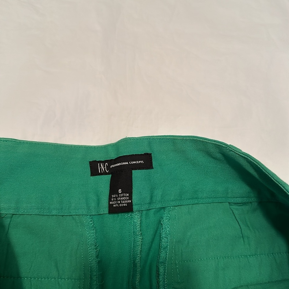 INC Women’s Green Shorts Size 6 - Picture 2 of 4